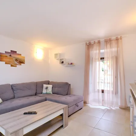 Antonella ヴェリ・ロシニュ